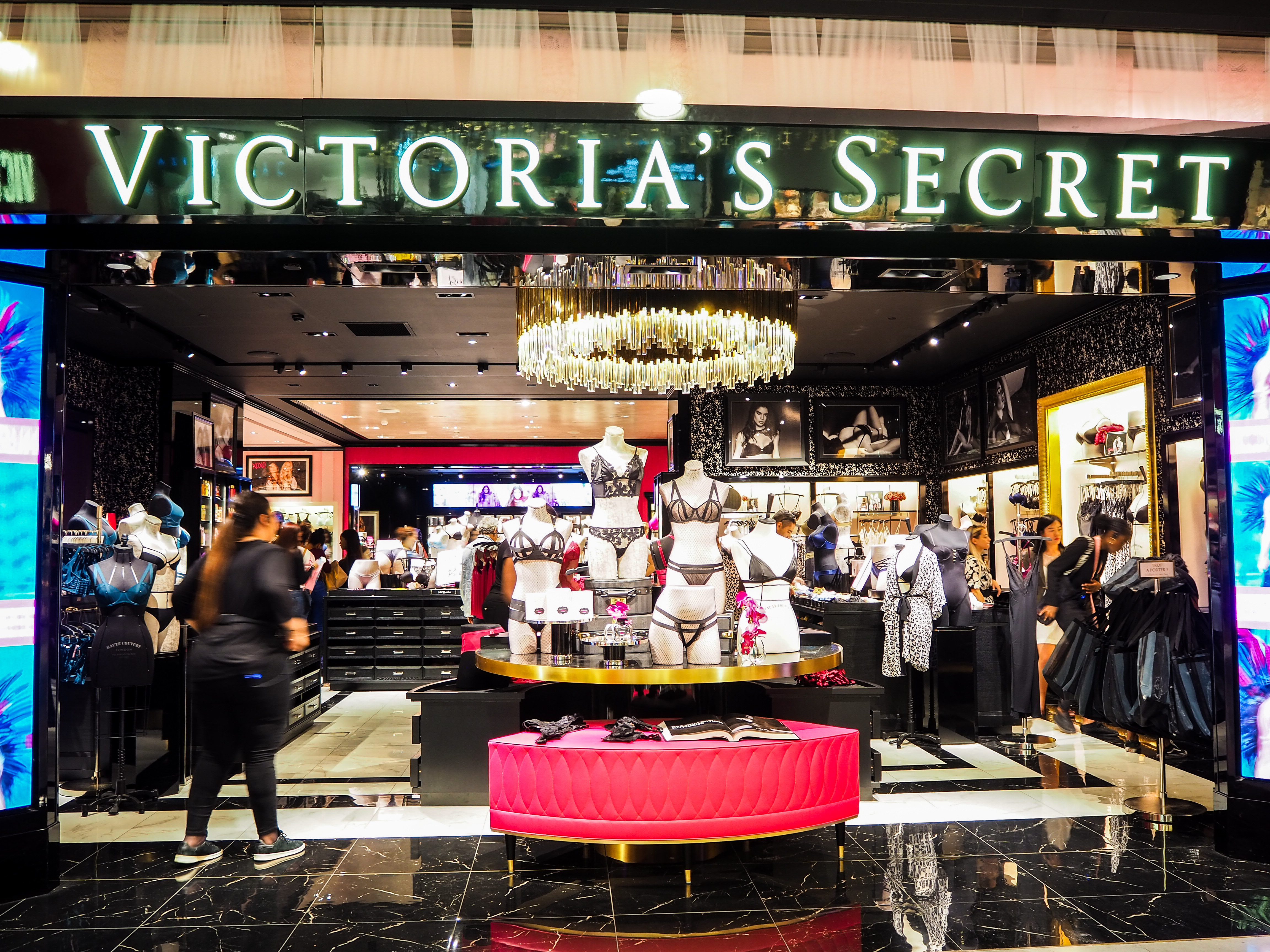 巴黎 VICTORIA'S SECRET Forum des Halles © C' PARIS