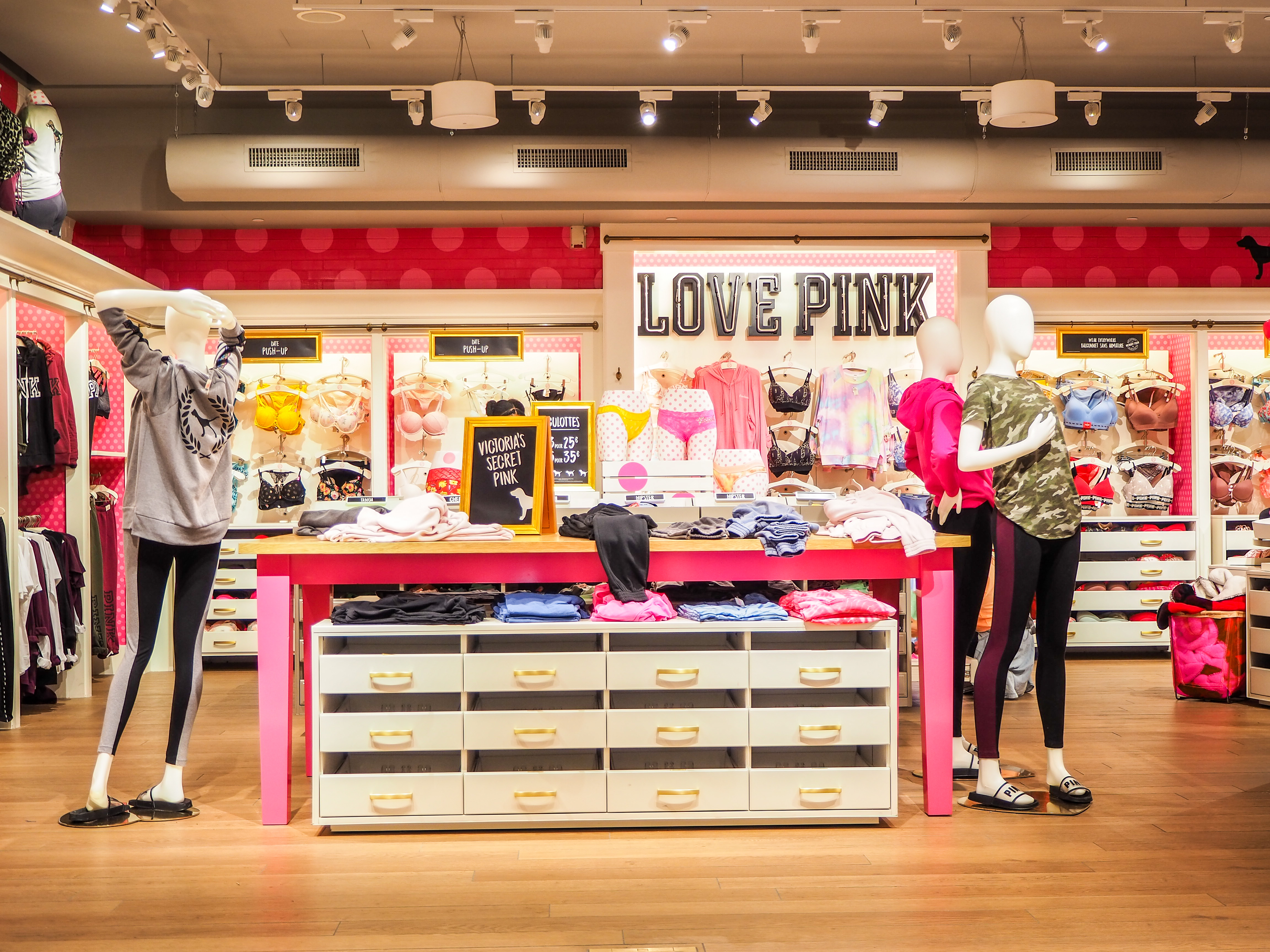 巴黎 VICTORIA'S SECRET Forum des Halles © C' PARIS